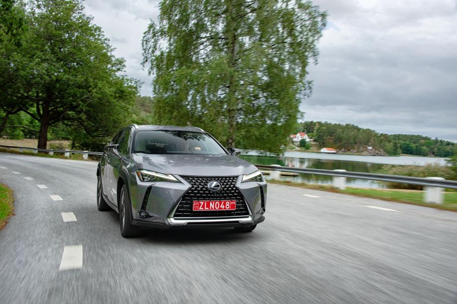  Lexus UX250h 2018 года  (WW) (фото 19 из 40)